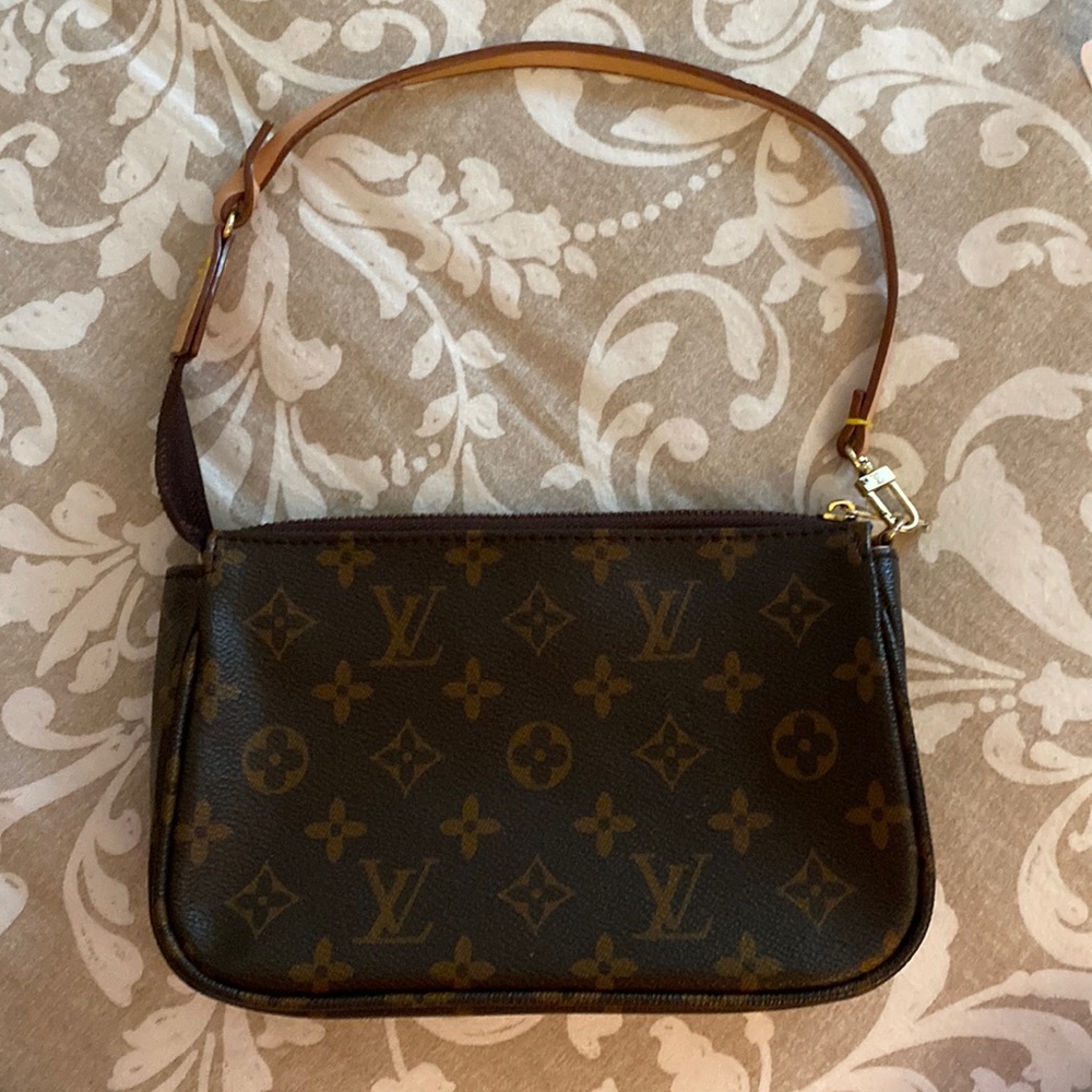 Louis Vuitton Pochette Monogram (DUPLICATE)